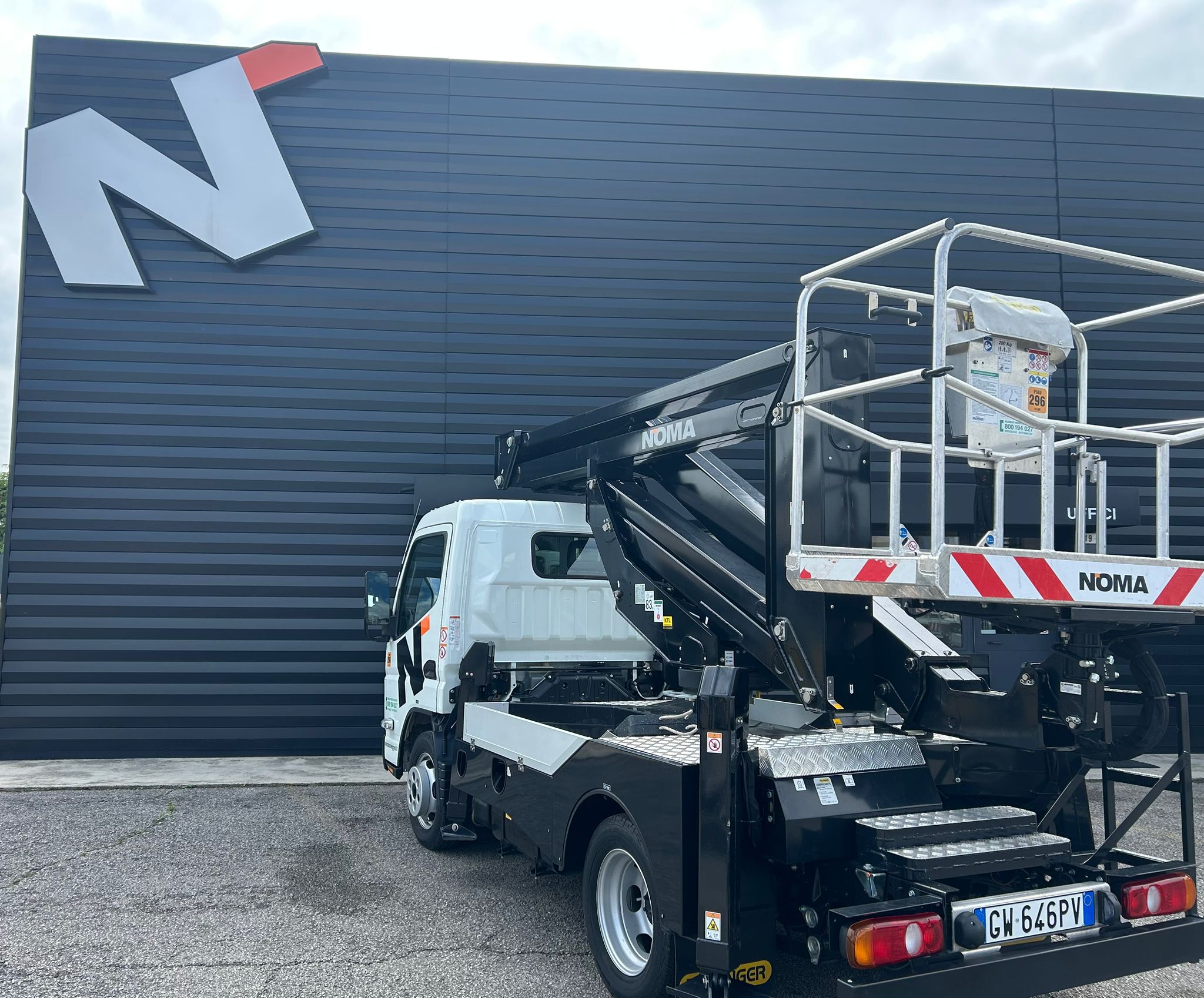 PIATTAFORMA AUTOCARRATA PALFINGER P 160° SU MITSUBISHI